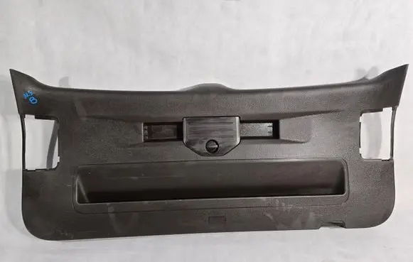 Volkswagen Touareg II Tailgate/trunk upper cover trim 7P6867601A 7P6867601