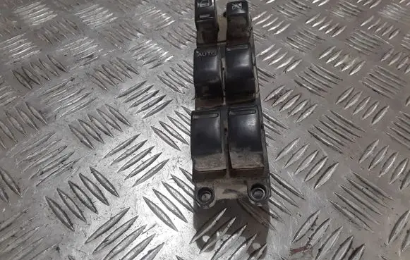 Nissan X-Trail T30 Electric window control switch