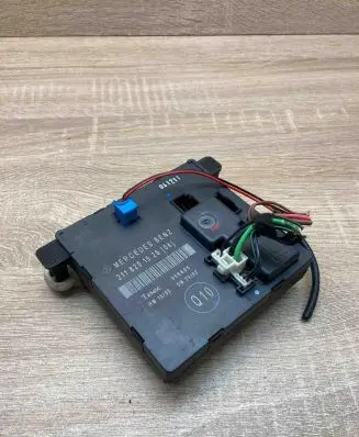 Mercedes-Benz E W211 Door control unit/module 2118201526 356805 Q10