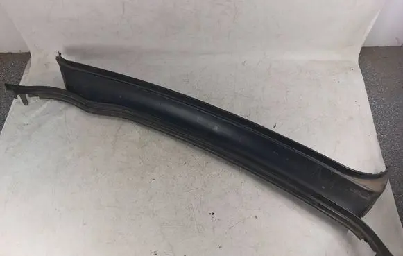 Mercedes-Benz E W124 Wiper trim 1246200778
