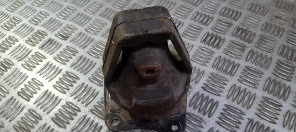 Honda Accord Engine mount bracket