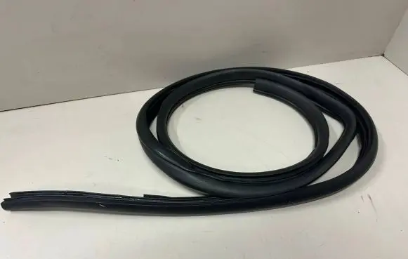 Toyota Avensis T250 Front door rubber seal 