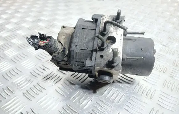 Ford Mondeo Mk III ABS Pump 1S7114A464