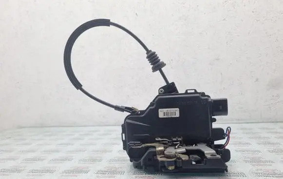 Volkswagen Golf IV Front door lock 3B1837016AD