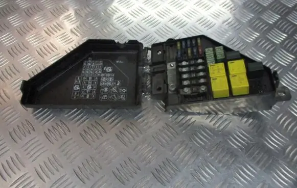 Land Rover Freelander Fuse box set YQE103530