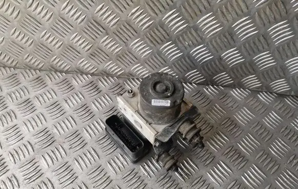 Volkswagen Golf V ABS Pump 1K0907379P 1K0614117H