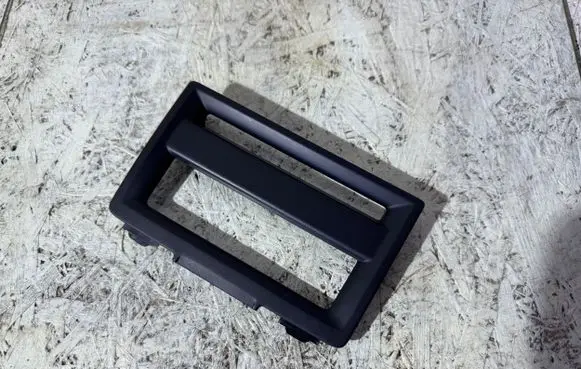 Volvo V50 Radio/GPS head unit trim 8650694 33380M