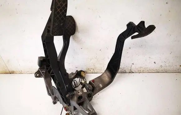 Audi A6 S6 C5 4B Clutch pedal 8D1721316F
