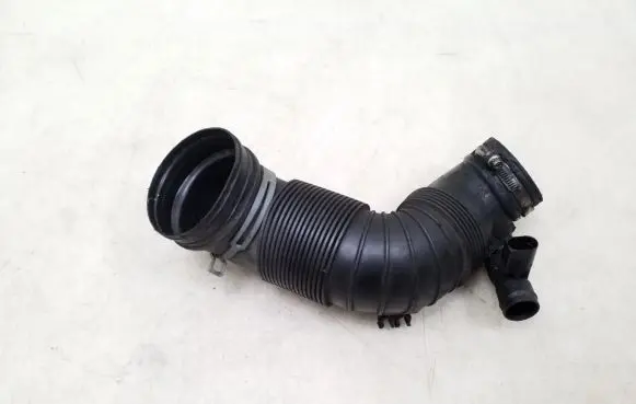 Coolant pipe/hose