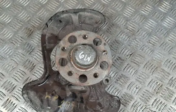 Mercedes-Benz E C207 W207 Front wheel hub A2044202544