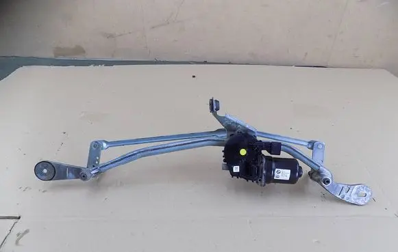 BMW 4 G22 G23 G24 G26 Front wiper linkage and motor W000090852
