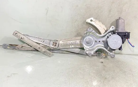 Mitsubishi Outlander Front door window regulator with motor 5713a385 2621005380