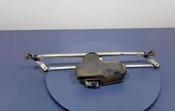 Front wiper linkage and motor