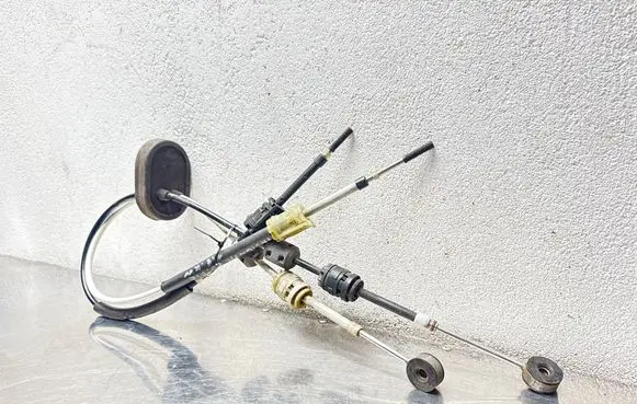 Opel Insignia A Gear shift cable linkage 55560902