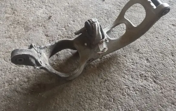 Peugeot 407 Front lower control arm/wishbone 9644552180