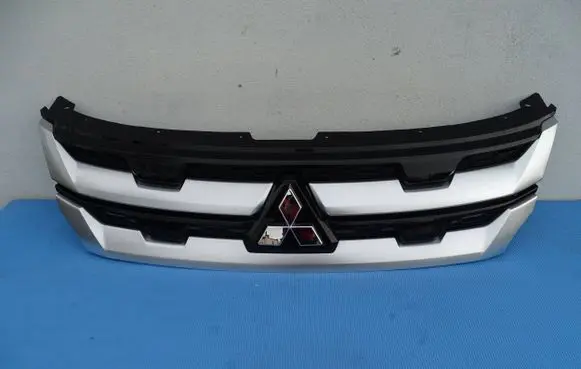 Mitsubishi Outlander Front bumper upper radiator grill 7450B303