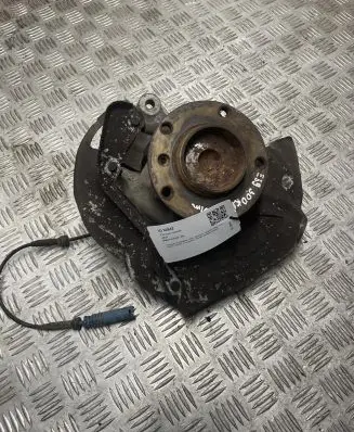 BMW 5 E39 Front wheel hub