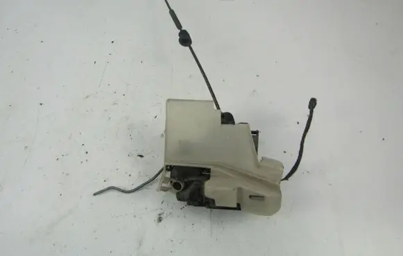 Volkswagen Polo Front door lock 