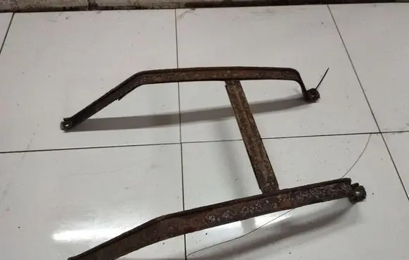 Honda Civic Fuel tank mounting bracket 