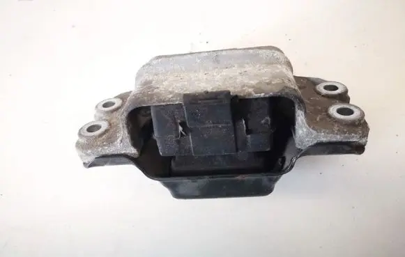 Engine mount bracket