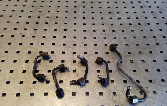 Citroen C4 Grand Picasso Fuel injector supply line/pipe 