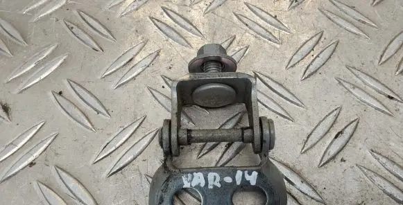 Toyota Yaris Tailgate/trunk/boot hinge