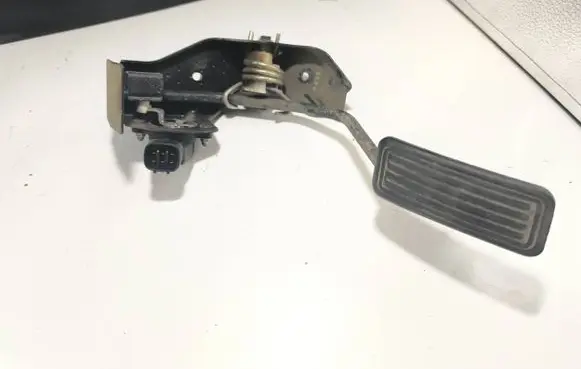 Toyota Avensis T250 Accelerator throttle pedal 8928152021