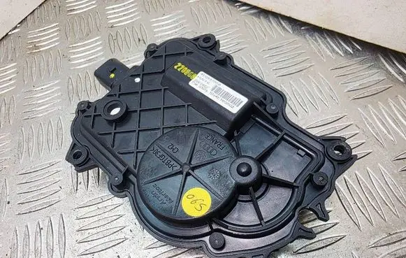 Audi A8 S8 D3 4E Front door soft close latching motor 4E0837059