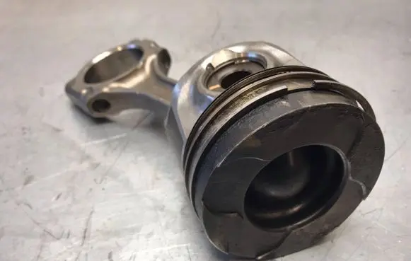 Toyota Avensis T250 Piston with connecting rod 13201-0R020 13101-0R030