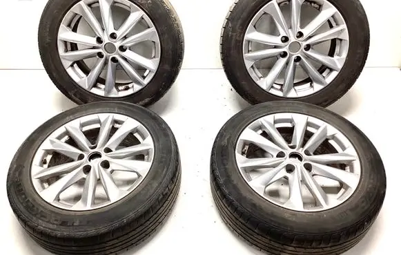 Nissan Qashqai R17 alloy rim 