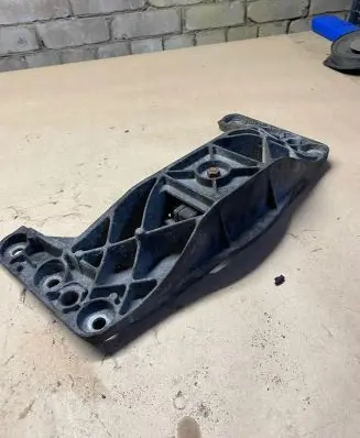 BMW 5 E60 E61 Gearbox mounting bracket 6761106 2231 13992010