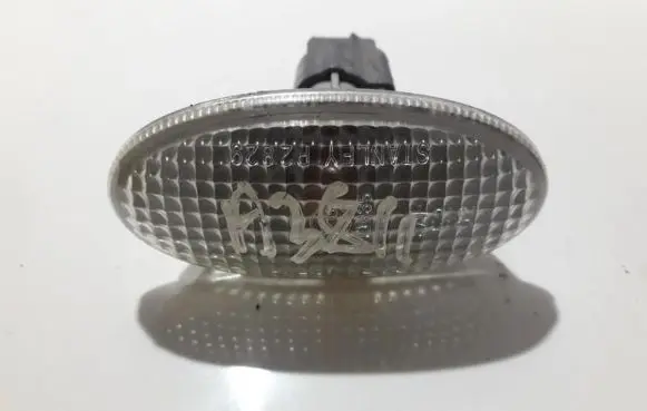 Front fender indicator light