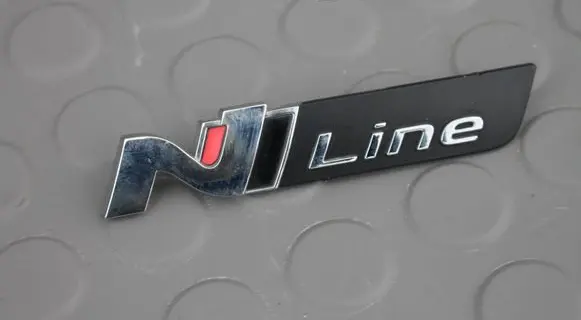 Hyundai i20 (BC3 BI3) Manufacturer badge logo/emblem ZNACZEK-PRZOD