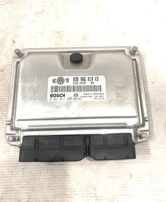 Volkswagen PASSAT B5.5 Engine control unit/module 038906019KD 0281011205 1039S01966
