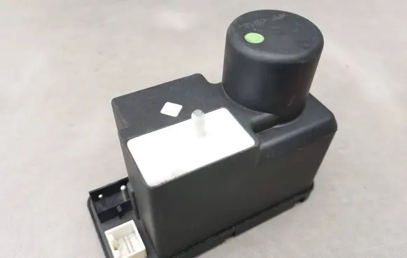 Audi 100 S4 C4 Central locking vacuum pump 4A0862257C