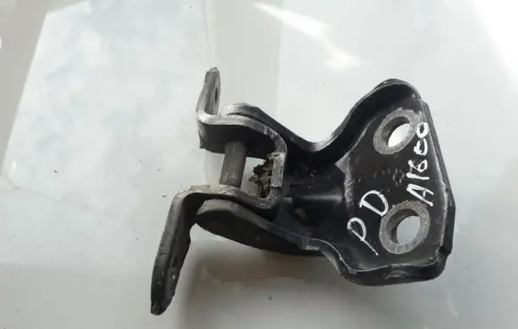 Ford Maverick Front door upper hinge