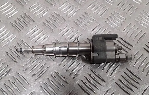 BMW 3 E92 E93 Fuel injector 13537589048