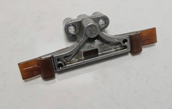 BMW M5 F90 Slide rail for timing chain 7594913 7594905
