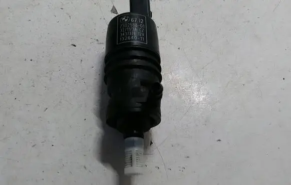 BMW X1 E84 Windscreen/windshield washer pump 730258801