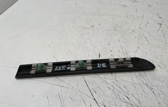 BMW 3 E46 Fender trim (molding) 8208448