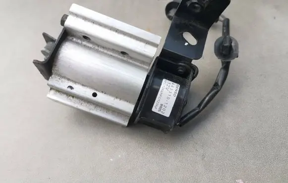 Nissan Leaf I (ZE0) Air conditioning (A/C) expansion valve 4433101202