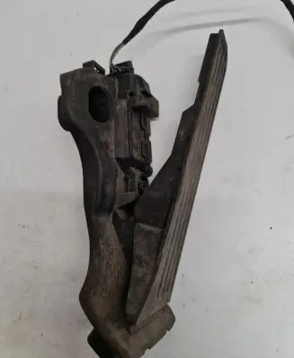 Volkswagen PASSAT B6 Accelerator throttle pedal 1K1721503L 6PV00860000