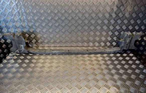 Radiator mount bracket