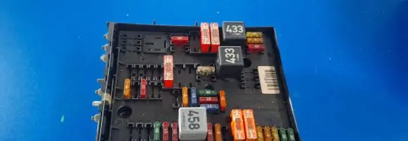 Volkswagen Golf SportWagen Fuse module 1k0937124