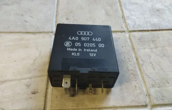 Audi A6 S6 C5 4B Window wiper relay 4A0907440 05020500