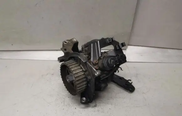 Ford Focus Fuel injection high pressure pump 0445010102 9683703780