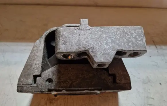 Skoda Octavia Mk1 (1U) Engine mounting bracket 1J0199262