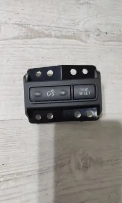 Nissan Qashqai Cruise control switch 