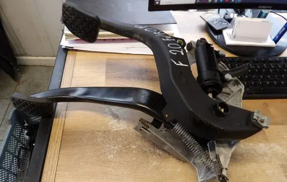BMW 1 F20 F21 Pedal assembly 6761310 6787111