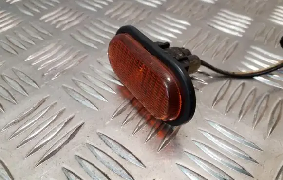 Opel Vivaro Front fender indicator light 7700847333